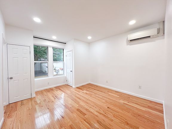 5th image of 955 Pacific St #1