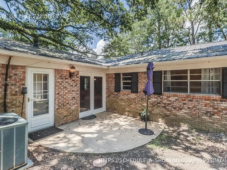 9708 Forts Lake Rd — Photo 20