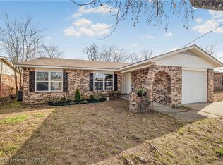 412 7th St, Barling, AR 72923