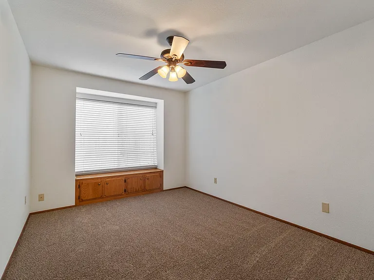 6469 N San Pedro Ave — Photo 20