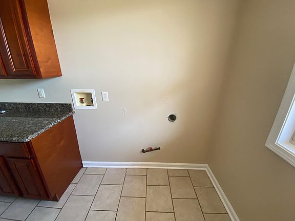 4th image of 2400 Philip St #2