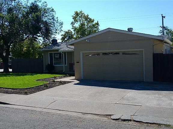 3rd image of 701 Lockwood Dr
