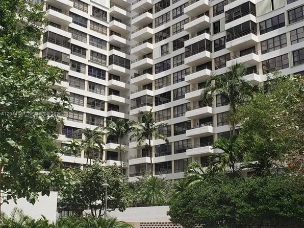 600 Three Islands Blvd, Hallandale, FL