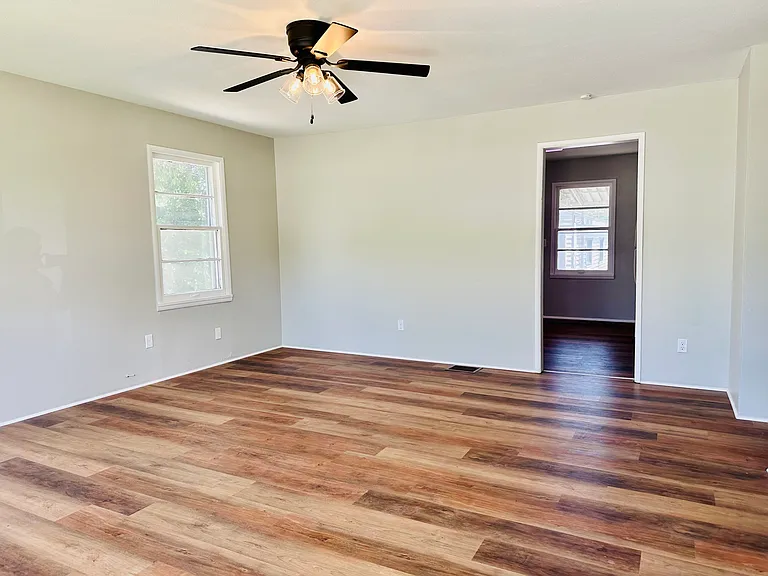 349 Grace Dr — Photo 3