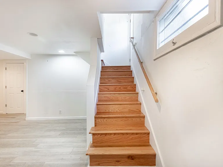 2306 SE Caruthers St #C — Photo 3