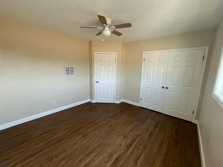 1044 Wallgreen St — Photo 8