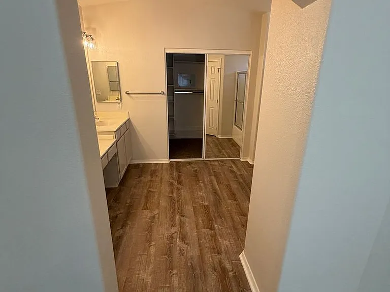 1810 Baylor Ln — Photo 24