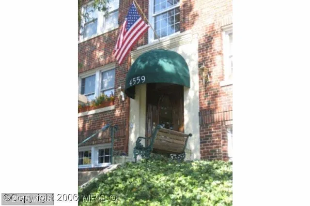 4559 Macarthur Blvd NW APT 102 photo 1