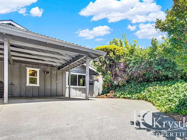 544 Fleming Ave E — Photo 5