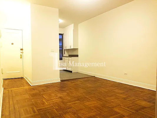 Rented by Lisa Management | media 9