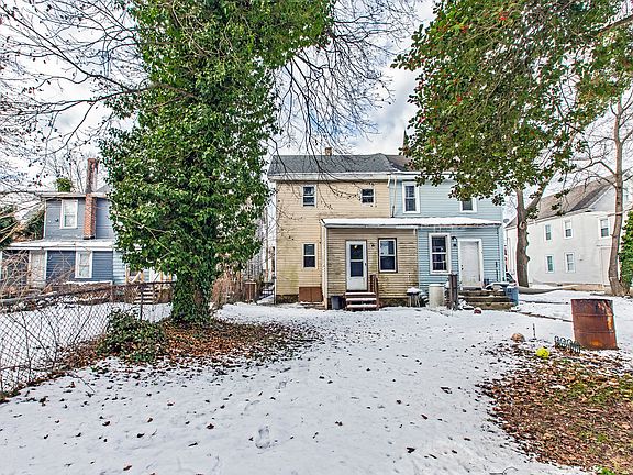 5th image of 32 Walnut St