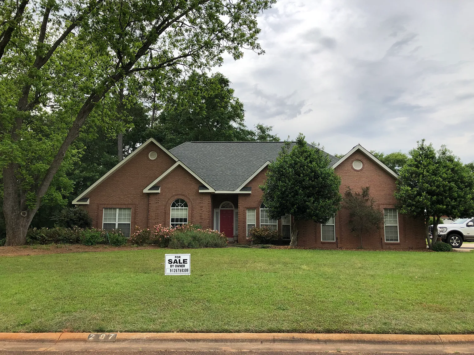 207 Saint Raymond Pl photo 1