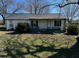 914 Akersville Rd, Lafayette, TN 37083