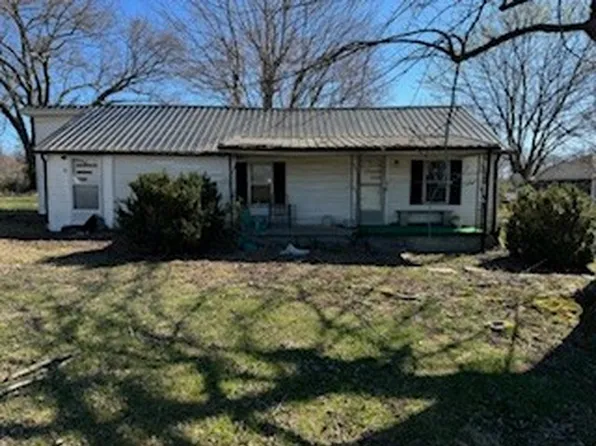 914 Akersville Rd, Lafayette, TN 37083