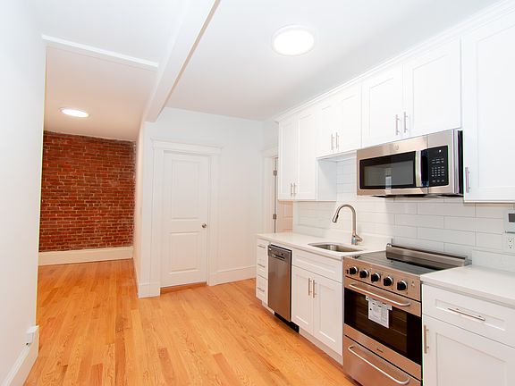 3rd image of 175 Hemenway St APT 11