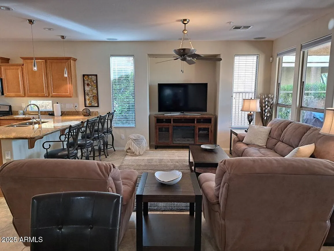 2 bed, 1635 sqft, $3,400 — Photo 4