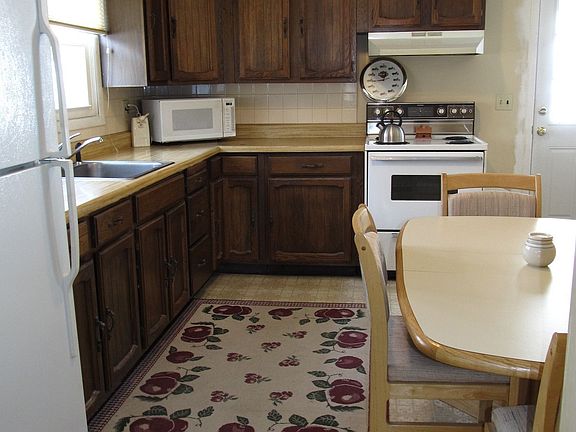 Eat-In Kitchen