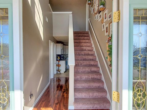 4th image of 242 Bridlewood Ave