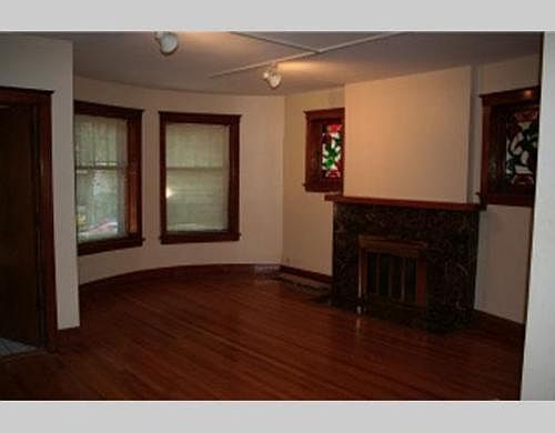 2nd image of 928 W Gunnison St #1