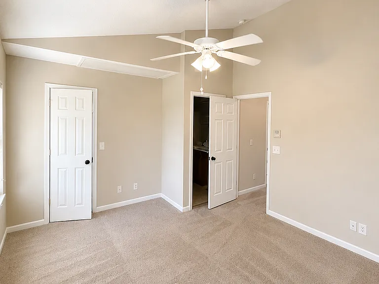 6896 Derby Run Dr — Photo 14