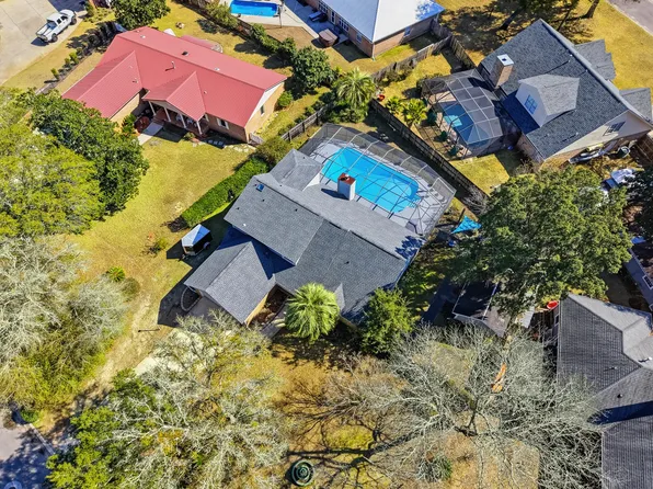 395 Jasmine Ave, Valparaiso, FL 32580