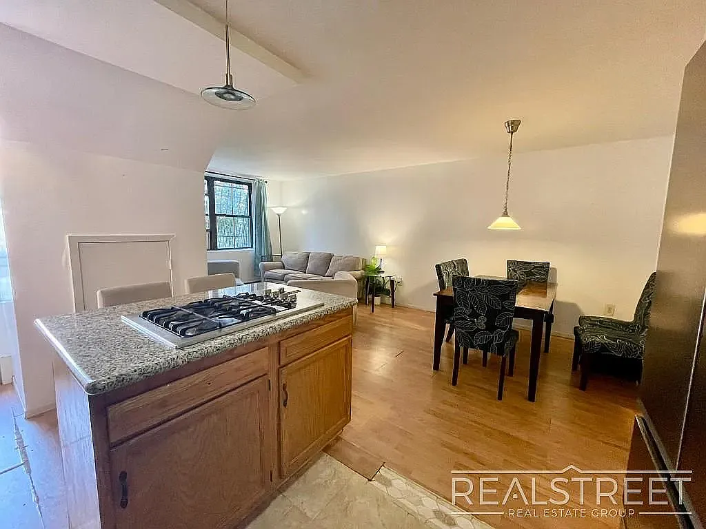 189 Saratoga Avenue — Photo 4