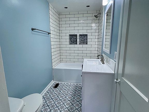 3rd image of 10 Fuller St