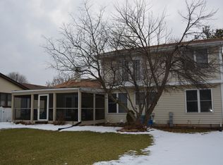 1565 Acorn Ct, Lombard, IL 60148