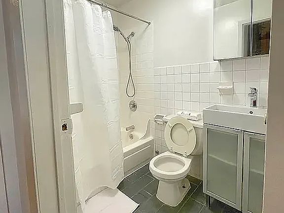 4th image of 57 Pitt St APT 12
