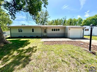 6827 SW Rockpost Rd, Topeka, KS 66619