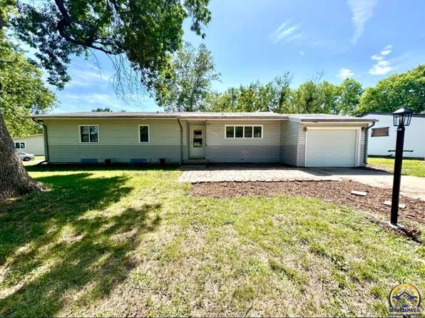 6827 SW Rockpost Rd, Topeka, KS 66619