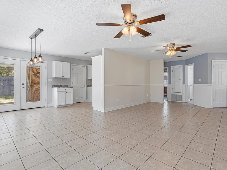 1517 Porpoise St — Photo 7