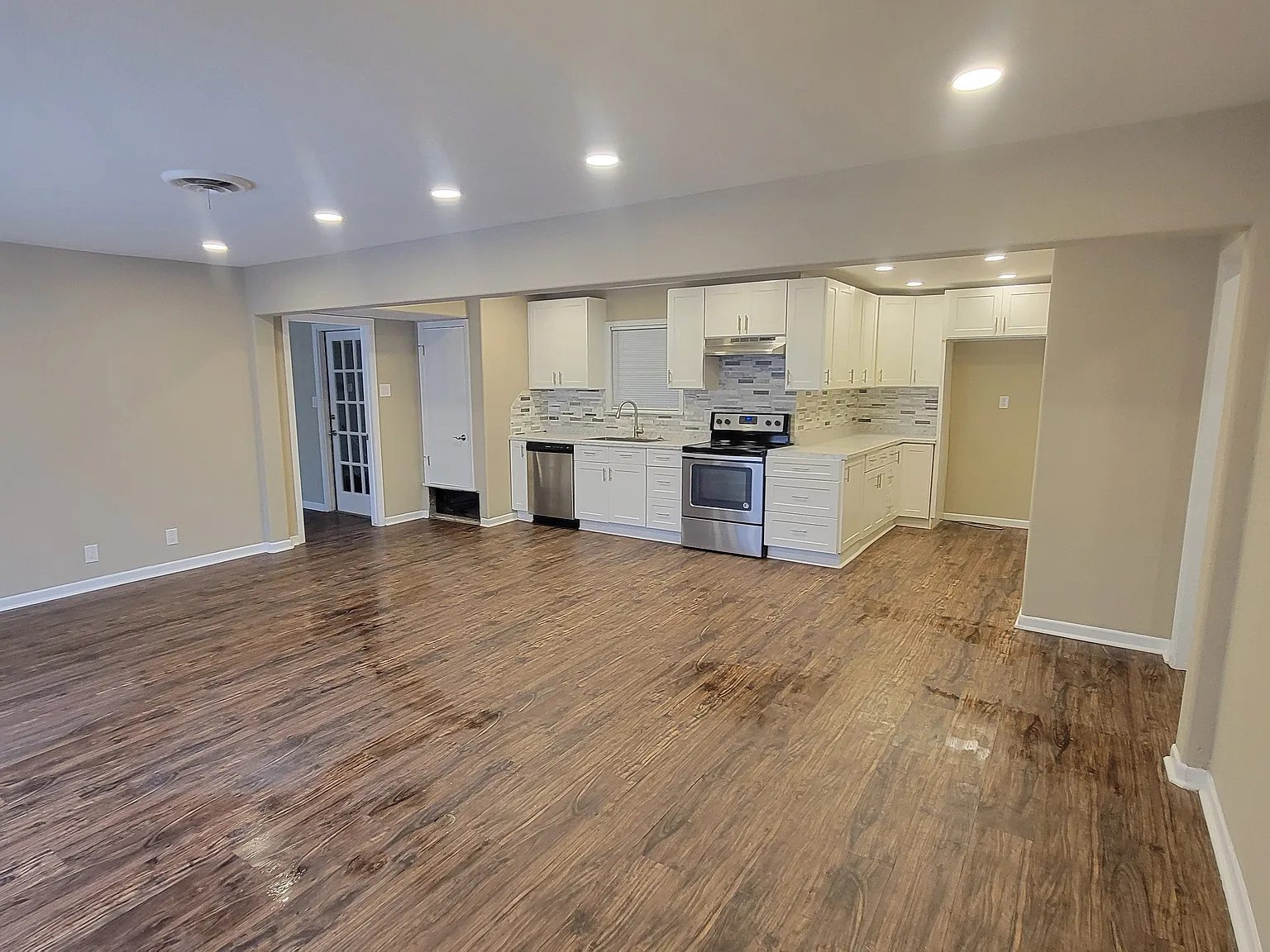 3 bed, 1340 sqft, $1,595 — Photo 2