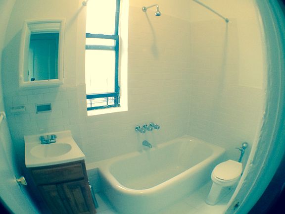 5th image of 531 W 211th St APT 33B