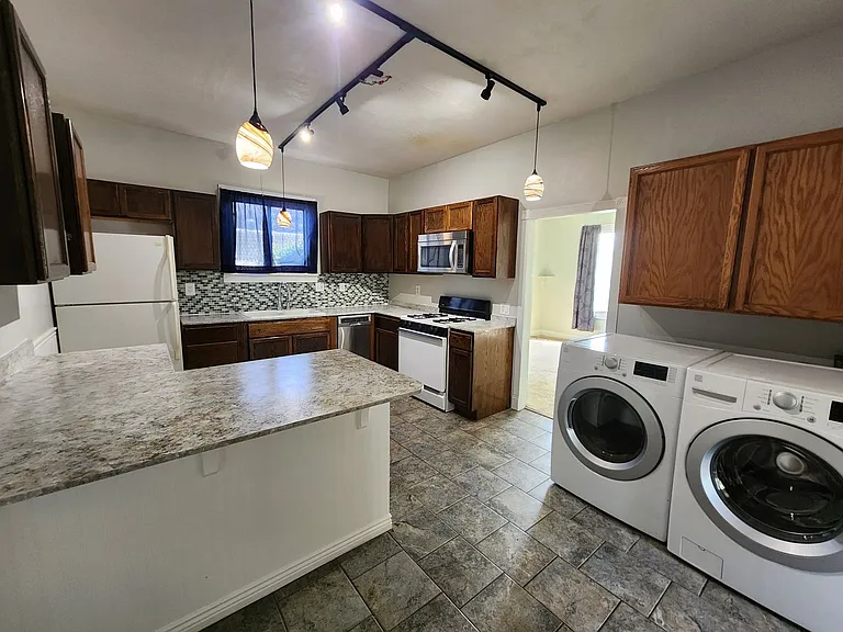 1306 W Gillespie Ave — Photo 8