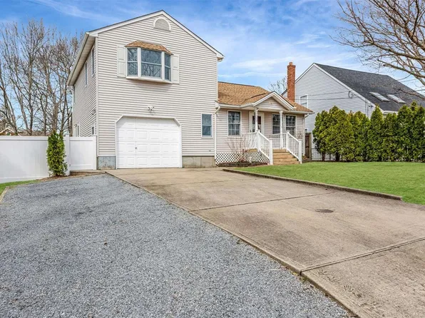 29 Sayville Road, Sound Beach, NY 11789