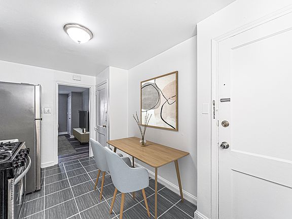 5th image of 2 W Oakland Ave #1