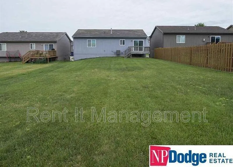 3 bed, 2.0 bath, 1498 sqft, $2,200 — Photo 2