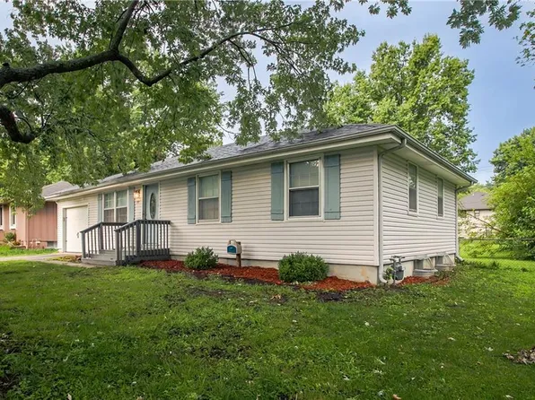 212 SE Brentwood Dr, Lees Summit, MO 64063