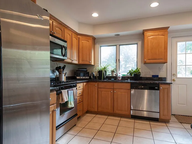 17 Guilford St — Photo 3