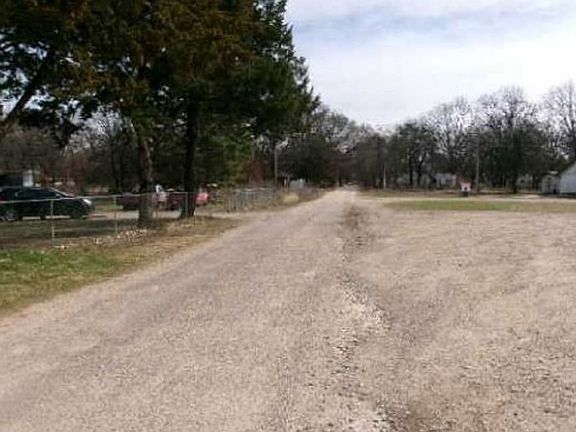 Exterior Neighborhood (street photo)