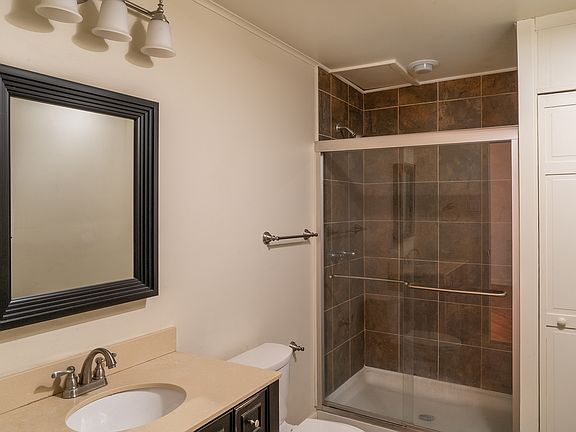 4th image of 430 Warren St Floor 2