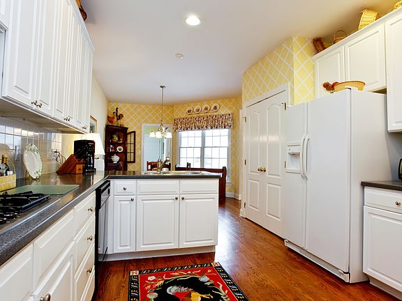 2nd image of 15 Club Pointe Dr #15
