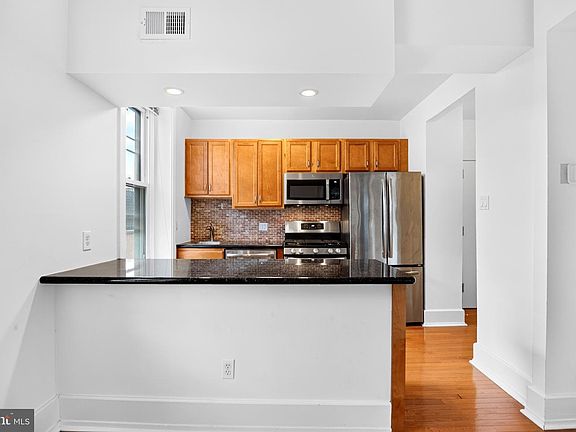 4th image of 334 S 12th St APT 3F