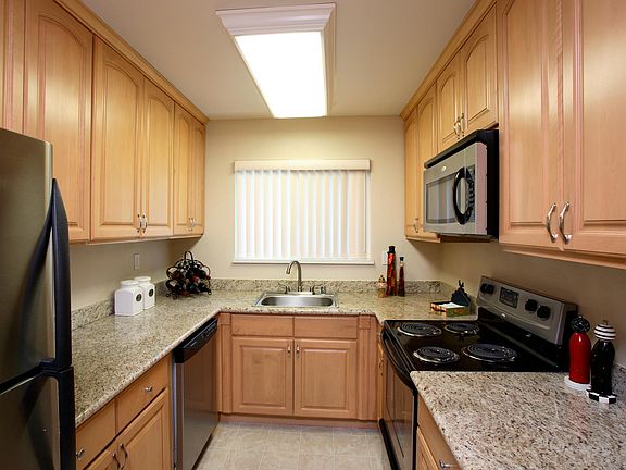 2nd image of 445 Encinal Ave APT F