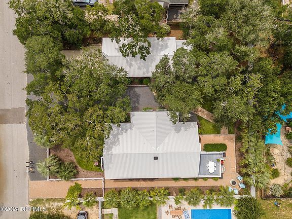 5th image of 309 NE 50th Street