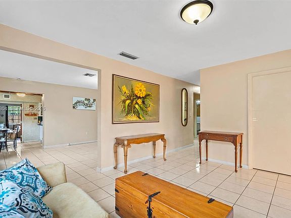 5th image of 2815 SW 36th Ave
