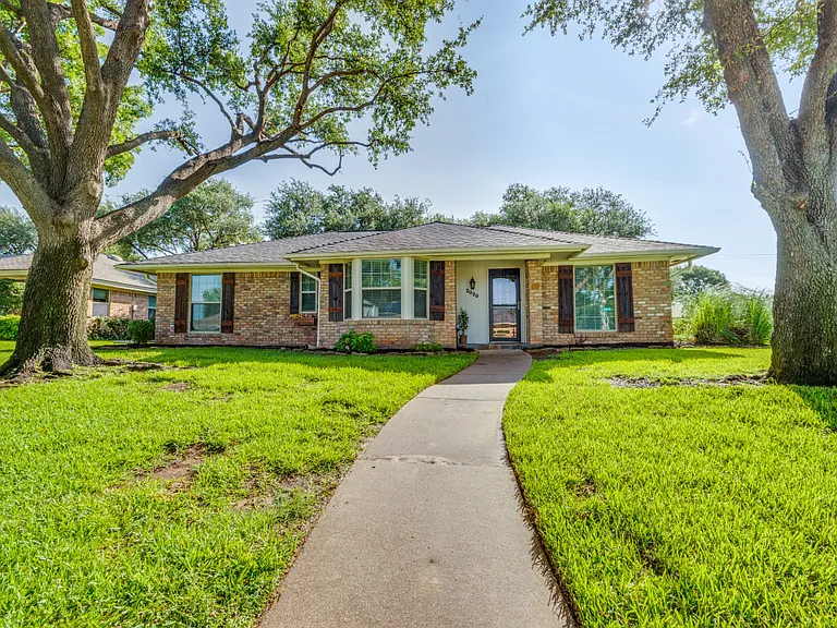 2020 Normandy Dr — Photo 31