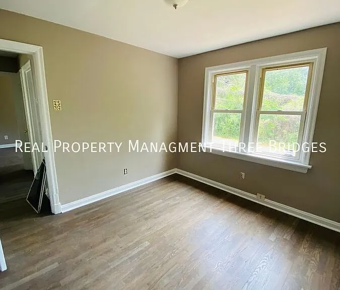 60 Mayme Dr — Photo 6