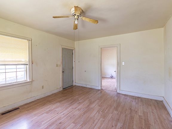 2nd image of 1210 S Market Street